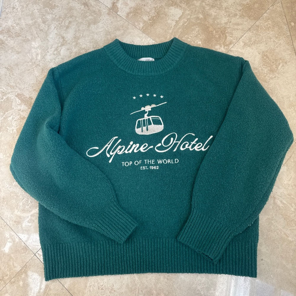 Universal Thread Green Crew Neck Sweater